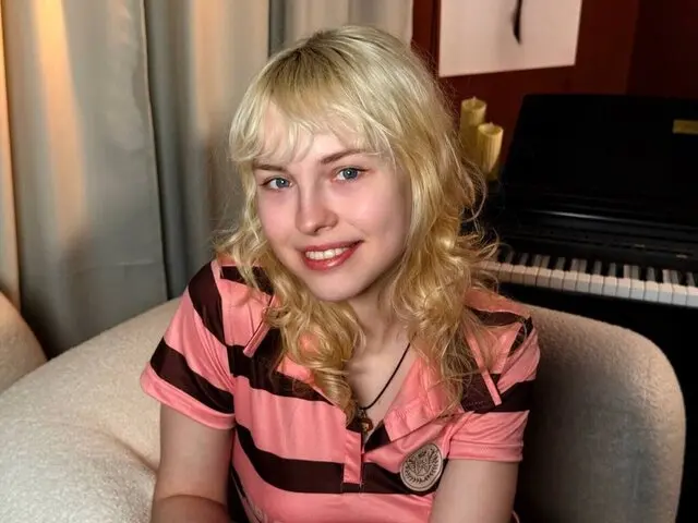 Enter HannahHollis VIP Show