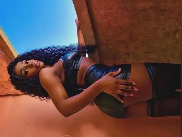 Enter JasmineSalmie VIP Show