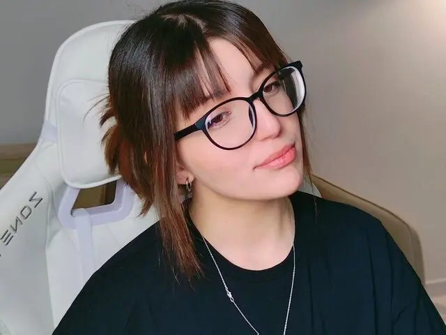 Enter JennieNoir VIP Show