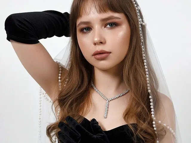 Enter LeonaHowell VIP Show