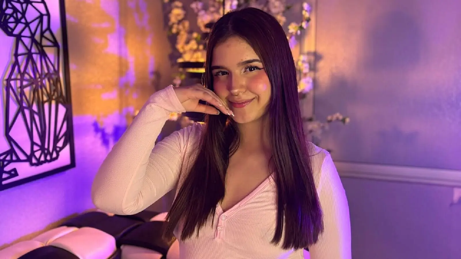Enter MiaFerreir VIP Show