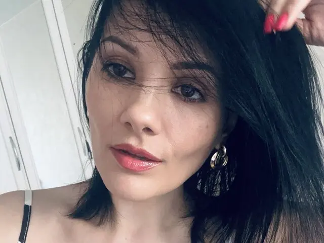 Enter RoxyTravis VIP Show