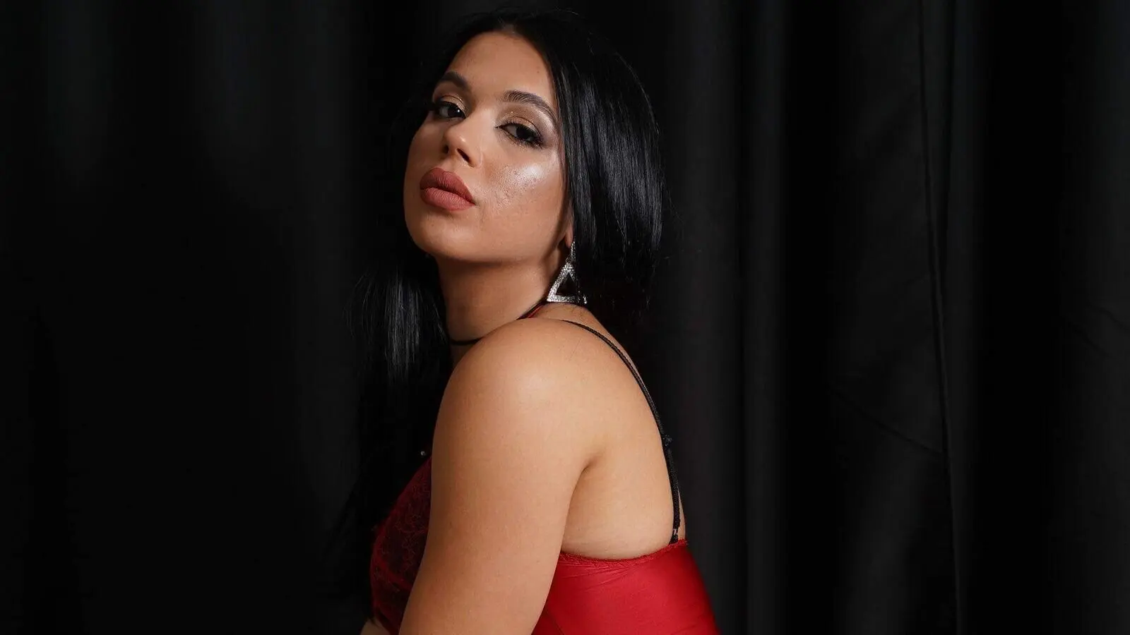 Enter SelenaDrake VIP Show